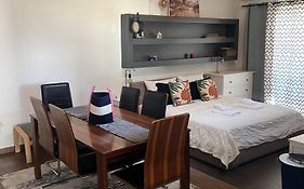 Small House Nea In City Center-With Free Parking